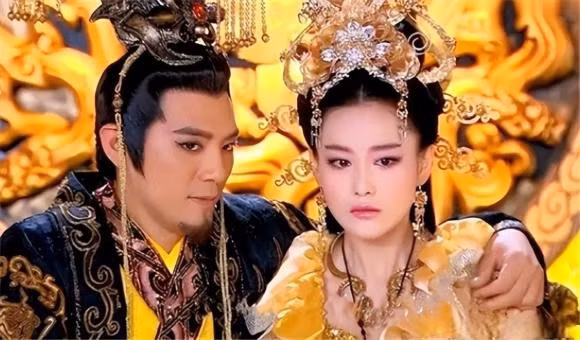 Chu Vũ Vương, chỉ huy quân đội chiến thắng cầm cây cờ Đại Bạch đã đuổi tới chỗ Trụ Vương tự sát và chặt đầu bạo chúa rồi treo lên cây cờ trắng. Kết cục của Trụ Vương khiến mọi người hả dạ, coi đó là cái giá phải trả cho vị hoàng đế hung bạo. Cái chết của Trụ Vương cũng đánh dấu sự chấm hết của nhà Thương sau 661 năm tồn tại. Ảnh trong bài mang tính minh họa.