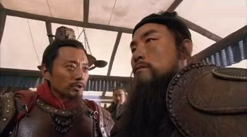 Tống Giang (trái) cực kỳ coi trọng tài năng và dòng dõi của Quan Thắng