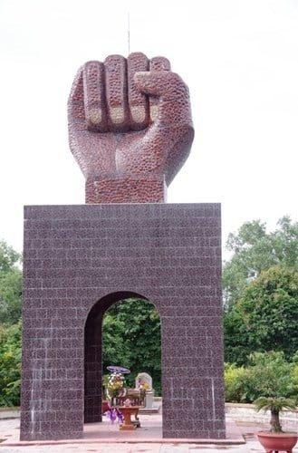 Từ tháng 7/1955, Đảng và Nhà nước ta quyết định đổi “Ngày Thương binh toàn quốc” thành “Ngày Thương binh, Liệt sĩ” để ghi nhận những hi sinh lớn lao của đồng bào, chiến sĩ cả nước cho chiến thắng vẻ vang của toàn dân tộc. Nguồn ảnh: Tư liệu