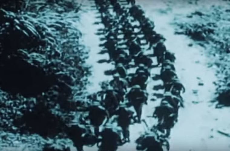 Số người bị thương và hi sinh trong chiến đấu tăng lên, đời sống của chiến sĩ, nhất là những chiến sĩ bị thương gặp nhiều khó khăn, thiếu thốn. Trước tình hình trên, Đảng và Nhà nước ta đã đưa ra nhiều quyết định với những chính sách quan trọng về công tác thương binh, liệt sĩ, góp phần ổn định đời sống vật chất và tinh thần cho thương binh, gia đình liệt sĩ. Nguồn ảnh: Tư liệu