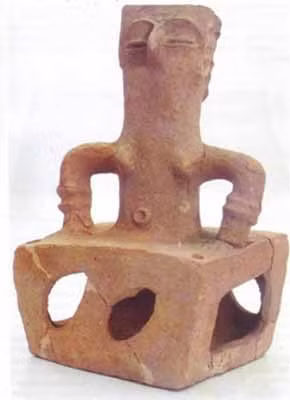 Các nhà khảo cổ tin rằng, tượng "Người mẹ Vĩ đại" được tìm thấy trong một ngôi nhà ở khu định cư Tumba Madžari - nơi được sử dụng trong khoảng thời gian từ năm 5800 trước Công nguyên đến năm 5200 trước Công nguyên. Cấu trúc hình vuông ở nửa thân dưới của bức tượng có kích thước khoảng 2,4 x 2,4 cm. Ảnh: macedonium.org.