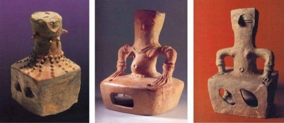 Vào gần 8.000 năm trước, vai trò của người phụ nữ với tư cách là người sinh con và người mẹ được đồng nhất với tín ngưỡng thờ cúng việc sinh sản hoặc tín ngưỡng thờ cúng nữ thần "Người Mẹ Vĩ đại". Ảnh: The Mother Goddess/Facebook.