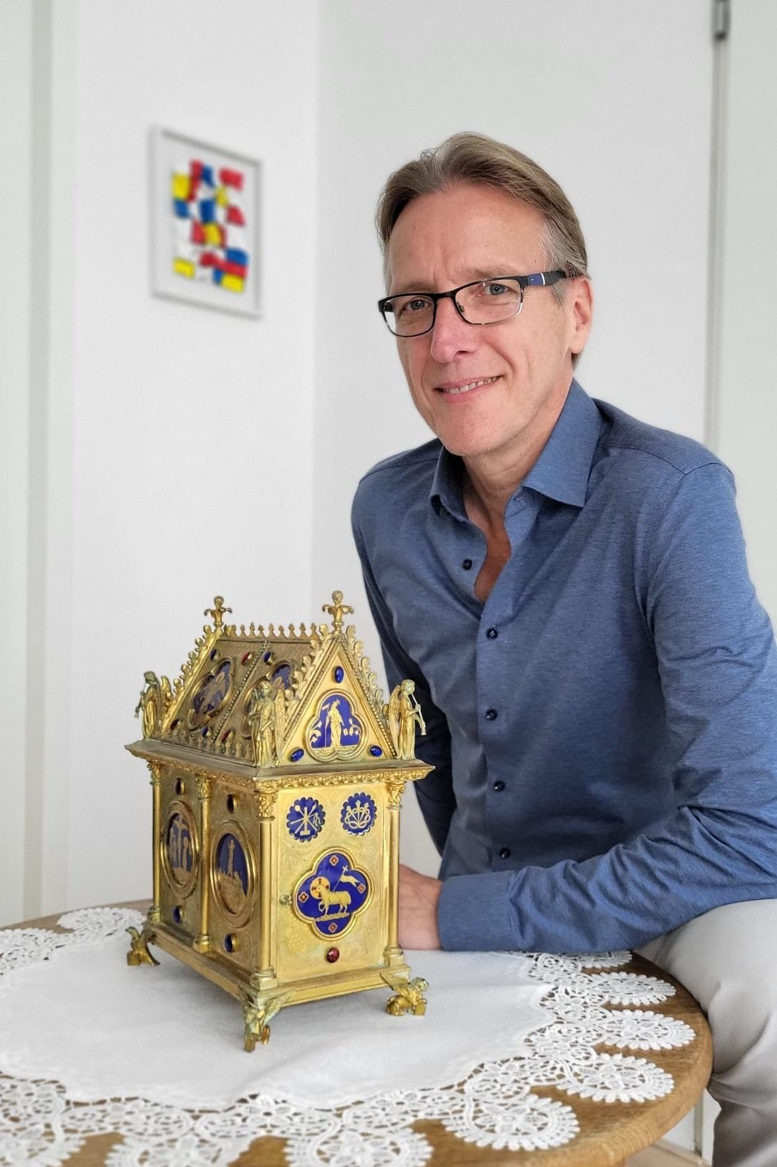 Sử gia Brand cho hay, sở dĩ nhóm trộm quyết định trả lại "Máu thánh" sau khi ăn trộm là do không thể nào tìm được người mua. Những kẻ trộm không muốn giữ thánh tích vì lo sợ mắc tội báng bổ, có thể vướng "lời nguyền". Ảnh: Arthur Brand.