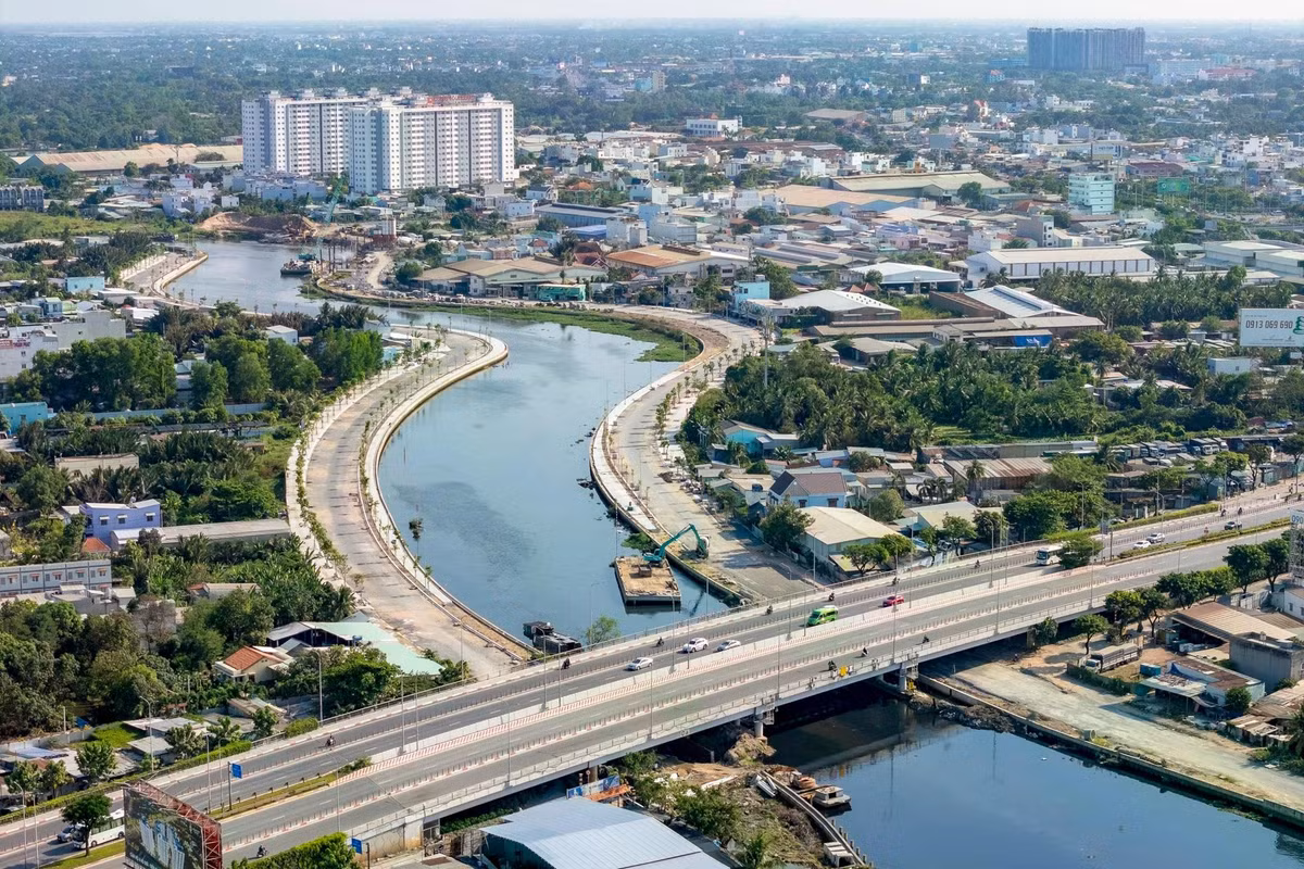 Gói thầu XL-01 (khu vực gần cầu Nước Lên) là một trong những điểm sáng của toàn bộ dự án với tiến độ hoàn thành hơn 70%.