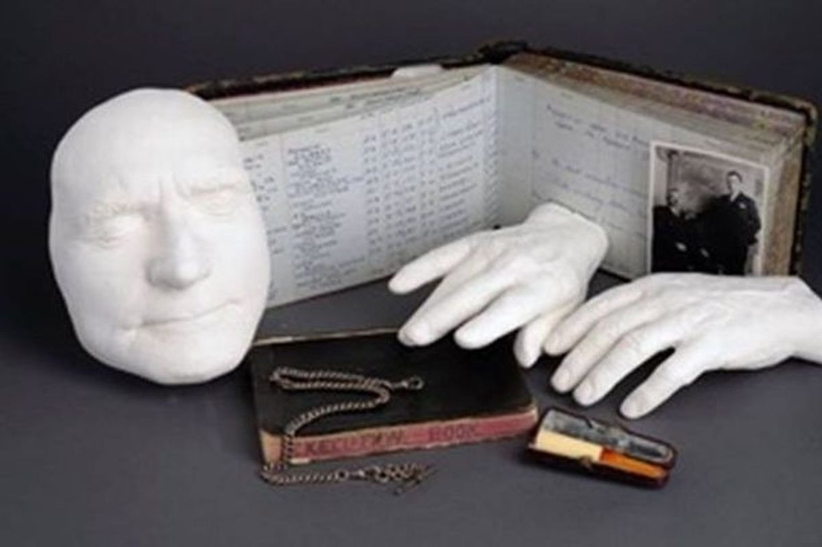 Với con số trên, Pierrepoint trở thành đao phủ thi hành án tử nhiều nhất theo luật pháp nước Anh. Ông nghỉ làm công việc này vào năm 1956. Ảnh: Bolden Auction.