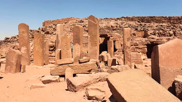 Một số chuyên gia tin rằng, những chữ khắc bí ẩn trong mỏ Ai Cập cổ đại có thể giúp chứng minh những sự kiện viết trong Kinh Thánh có thật. Ảnh: WIKIMEDIA COMMONS.