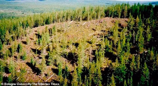 Vào đầu những năm 2000, nhà nghiên cứu Nga Yuri Lavbin tuyên bố sở hữu một số khối pha lê kỳ lạ, thuộc về một "thiết bị kỹ thuật của người ngoài hành tinh" thu được từ vụ nổ Tunguska. Một số tinh thể này có hình ảnh kỳ lạ và lỗ trên đó. Ảnh: Bologna University/The Siberia Times.