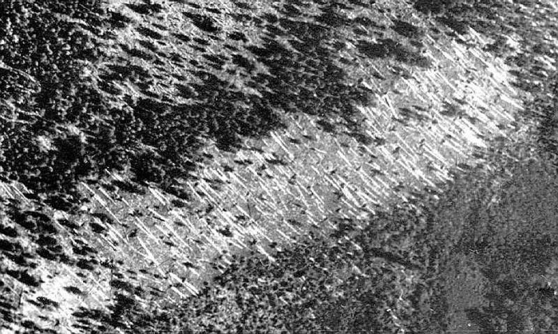 Một số nhân chứng kể rằng đã nhìn thấy một quả cầu lửa sáng rực di chuyển trên bầu trời. Một đợt sóng xung kích cũng xuất hiện, hất ngã mọi người và làm vỡ cửa sổ kính ở khoảng cách hàng trăm km. Ảnh: ATI.