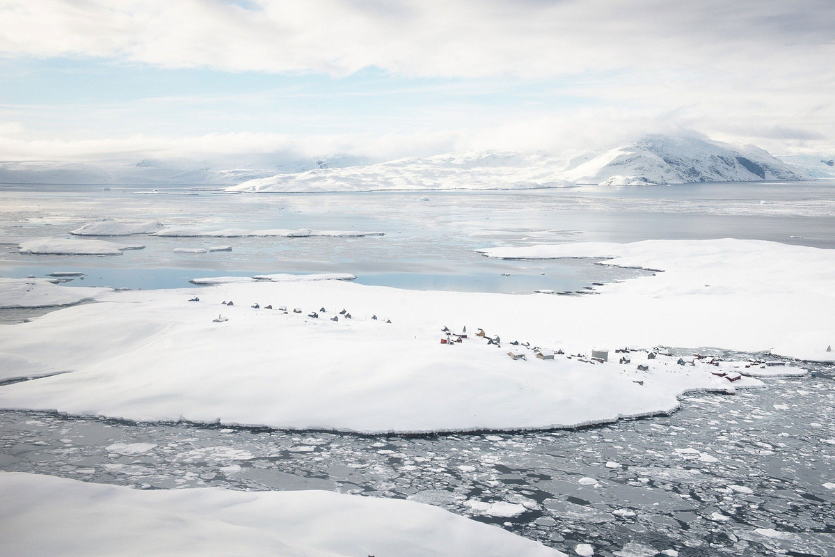 Nhiều thế hệ săn Inuit đã lần theo dấu gấu Bắc Cực, hải cẩu và nhiều loài động vật vùng cực khác để săn bắn, kiếm kế mưu sinh. Ảnh: Tiina Itkonen, Justin Lewis.