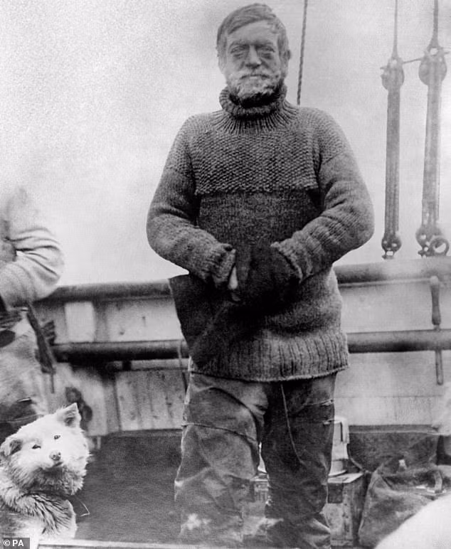 Vào tháng 11/1915, tàu Endurance bị băng biển dày đặc nghiền nát và chìm xuống đáy biển Weddell. Cho đến này, nhiều chuyên gia khẳng định điểm yếu của bánh lái chính là nguyên nhân chính khiến con tàu Endurance dài gần 44m bị chìm. Ảnh: PA.