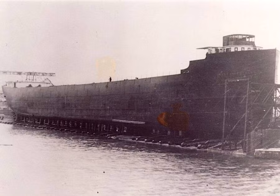 Vào tháng 11/1913, một trận bão tuyết kinh hoàng được gọi là "Bão Trắng" đã quét qua Ngũ Đại Hồ. Hậu quả là hàng chục tàu thuyền bị chìm trong cơn bão với số người thiệt mạng ít nhất là 250 người. Trong số này, tàu chở hàng của Canada mang tên SS James Carruthers chìm ở hồ Huron. Ảnh: Brendon Baillod/Facebook.