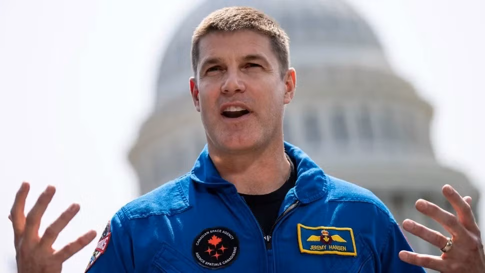 Thành viên phi hành đoàn tiếp theo của sứ mệnh Artemis II là Jeremy Hansen sẽ lập kỷ lục là người không phải công dân Mỹ đầu tiên bay tới vùng không gian quanh Mặt trăng và là người Canada thứ 10 bay vào vũ trụ. Ảnh: Drew Angerer/Getty Images.