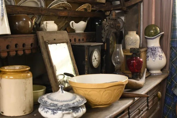 Ông MacAskill đã đi lưu diễn khắp Bắc Mỹ và châu Âu cùng gánh xiếc của Barnum và được nhiều người biết đến. Trong nhiều chuyến lưu diễn ở các nơi trên thế giới, MacAskill nổi bật khi đứng cạnh "người tí hon" Charles Sherwood Stratton chỉ cao 102 cm. Ảnh: Rain Salazar / Atlas Obscura User.