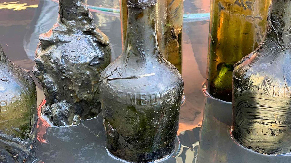 Con tàu chở số rượu đắt đỏ trên được xác định có tên Kyros. Đây là một con tàu của Thụy Điển. Mặc dù Thụy Điển là quốc gia trung lập trong Thế chiến 1 (1914 - 1918) nhưng Đức và Nga lại là kẻ thù nên Hải quân Đức được lệnh đánh chìm bất kỳ tàu nào chở hàng vào cảng Nga. Vậy nên, tàu ngầm U-boat của Đức đã đánh chìm tàu Kyros vào ngày 19/5/1917. Ảnh: Courtesy of Ixplorer.