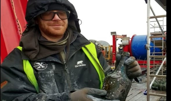 Các nhà khoa học, chuyên gia nghiên cứu sẽ tiến hành thử nghiệm, phân tích kỹ lưỡng về chất lượng rượu trong 900 chai rượu để xem chúng có phù hợp để uống hay không. Ảnh: Ocean X Team.