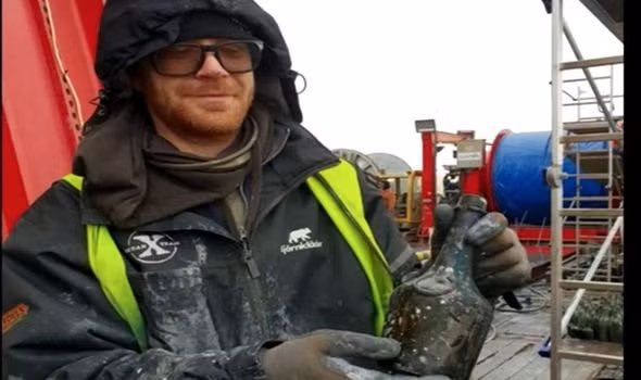 Các nhà khoa học, chuyên gia nghiên cứu sẽ tiến hành thử nghiệm, phân tích kỹ lưỡng về chất lượng rượu trong 900 chai rượu để xem chúng có phù hợp để uống hay không. Ảnh: Ocean X Team.