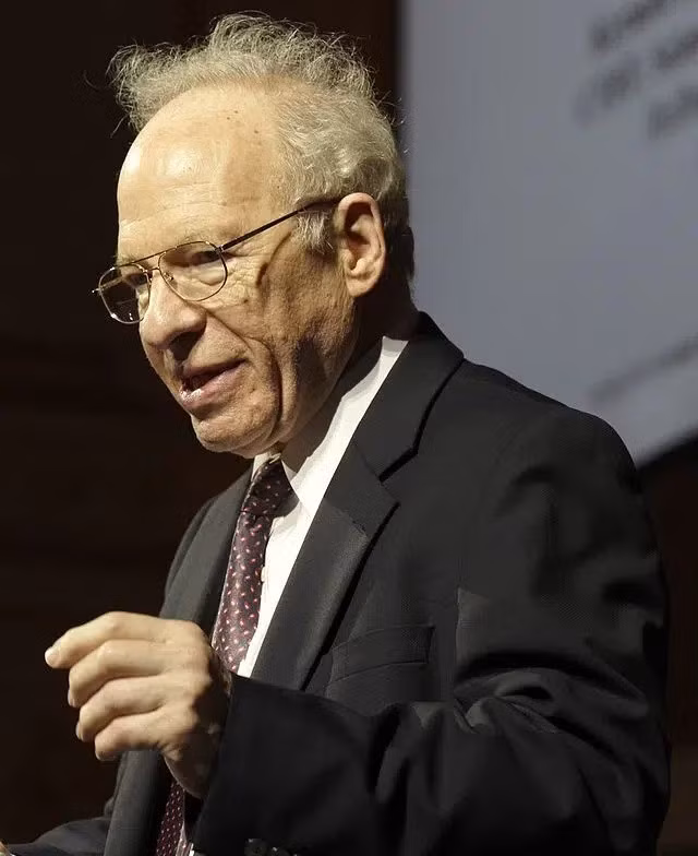 Vụ thử nghiệm bom hydro này tạo ra miệng hố rộng 1,6 km, khiến nước Thái Bình Dương tràn vào. Đám mây hình nấm đạt độ cao 24.383m trong 2 phút và tiếp tục bốc lên đến khi cao gấp 4 lần đỉnh Everest. Ảnh: The Official CTBTO Photostream | CC BY 2.0.