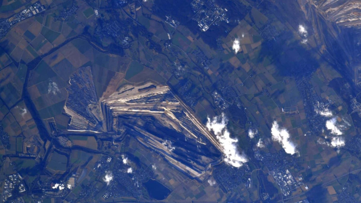 Hõm chảo McDermitt chứa đầy vật liệu phun trào từ magma chứa natri, kali, lithium, clo và boron. Chúng nhanh chóng nguội đi, tạo thành đá núi lửa nhiều tinh thể mịn và bị phong hóa. Từ đó dẫn tới sự tích tụ của các hạt giàu lithium. Ảnh: ecoticias.com.