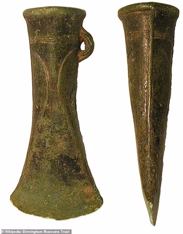 Khám phá này thách thức những gì chúng ta đã biết về vật liệu, kỹ năng và sự khéo léo của các nền văn minh cổ đại. Trước đây, các nhà khảo cổ tin rằng, người dân cổ ở Indonesia thời cổ đại chủ yếu sử dụng các kim loại có tại địa phương như đồng, đồng thau và đá. Ảnh: Wikipedia/Birmingham Museums Trust.