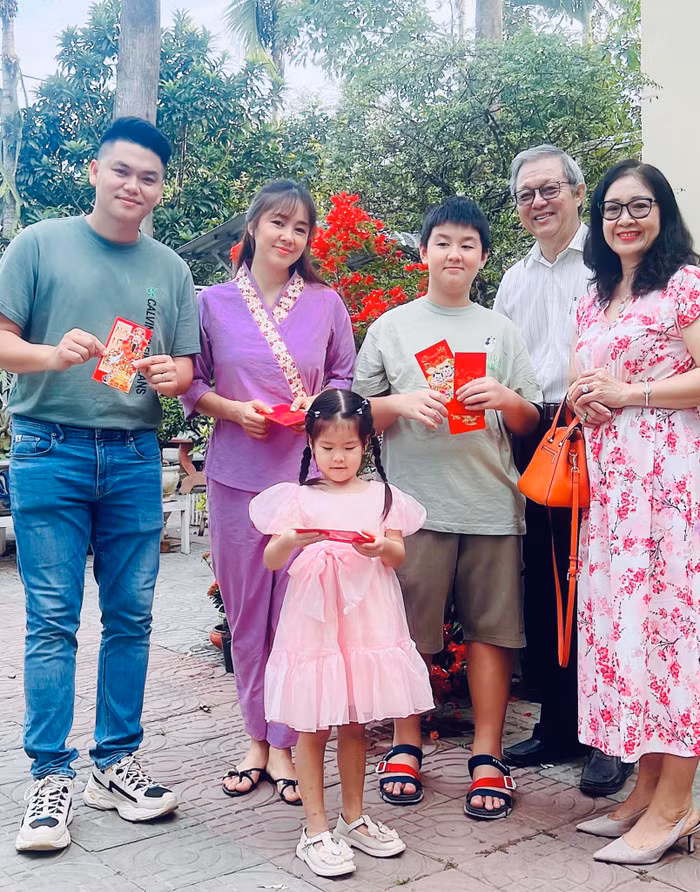 Ông xã Lê Phương phản ứng sao khi chứng kiến vợ âu yếm người khác? ảnh 7