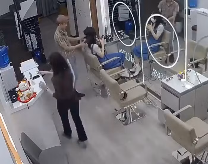 Gái xinh làm tóc xong vẫn phải quay lại tiệm 5 lần ảnh 5 Gái xinh làm tóc xong vẫn phải quay lại tiệm 5 lần ảnh 5