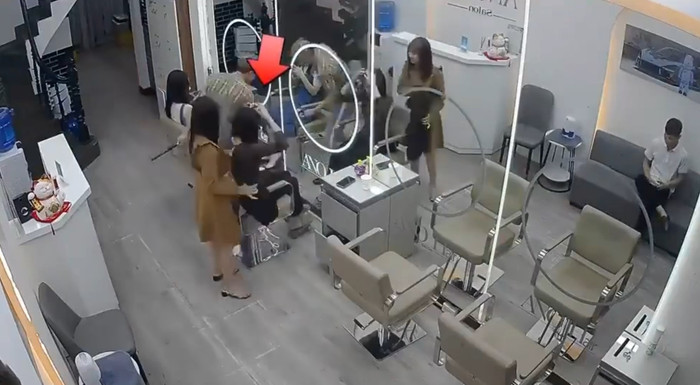 Gái xinh làm tóc xong vẫn phải quay lại tiệm 5 lần ảnh 1