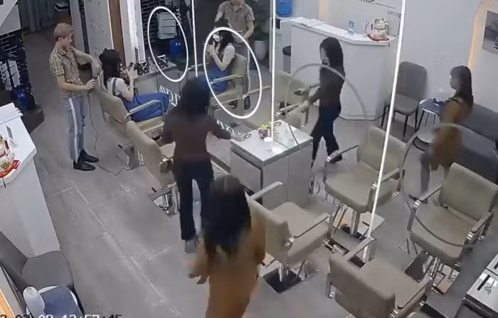 Gái xinh làm tóc xong vẫn phải quay lại tiệm 5 lần ảnh 7 Gái xinh làm tóc xong vẫn phải quay lại tiệm 5 lần ảnh 7