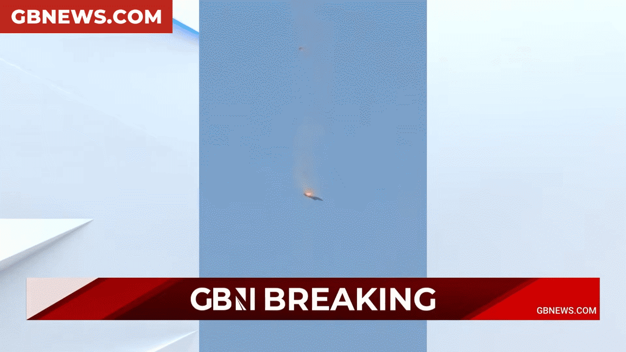 Trưa 2-3, Tổng thống Iran Masoud Pezeshkian tuyên bố trên Telegram cá nhân lực lượng phòng không Iran đã bắn rơi một tiêm kích F-15 của quân đội Mỹ. Ông Pezeshkian khẳng định chiếc tiêm kích này đang trên đường tấn công Iran.