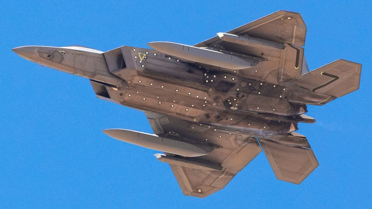 Tiêm kích tàng hình F-22 Raptor lộ diện phiên bản 2.0