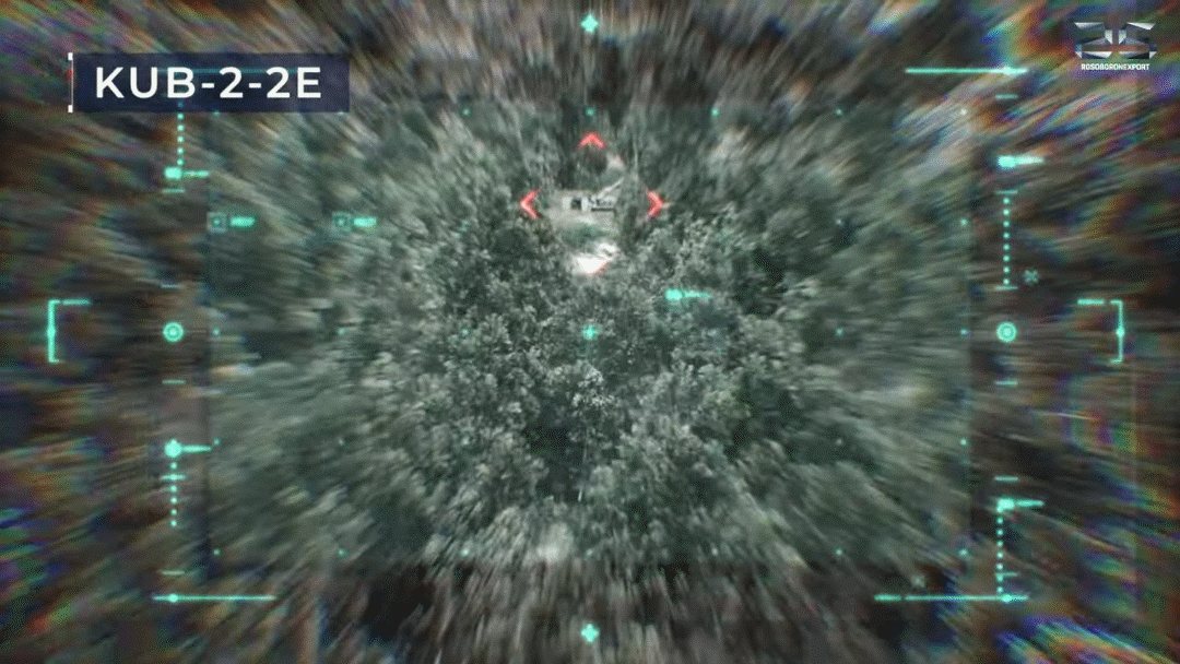 Tính năng tự động hóa cao này, được tinh chỉnh dựa trên kinh nghiệm thực chiến, cho phép KUB-2-2E hoạt động độc lập hoặc phối hợp, giảm tải cho người điều khiển và tăng độ chính xác ngay cả trong điều kiện khói bụi, sương mù hoặc nhiễu điện tử.