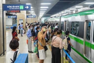 Người dân Hà Nội chuyển dịch sang giao thông công cộng dần thành thói quen
