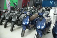 Giá xăng tăng, nhiều xe máy điện đồng loạt giảm giá đua doanh số