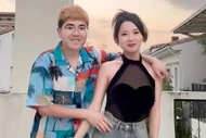 Chàng shipper nghèo "cưa đổ" chị đẹp hơn 15 tuổi gây sốt