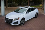 Nissan triệu hồi 440.000 xe lỗi, có thể phải thay động cơ