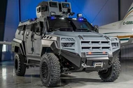 Ford F-550 độ Roshel Senator - SUV chống đạn cấp B7, giá gần 9,5 tỷ đồng