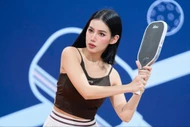 Milan Phạm nổi bật trên sân pickleball với vẻ đẹp quyến rũ