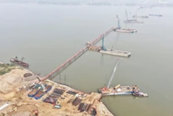 Cận cảnh công trường cầu vượt sông Hồng trị giá gần 10.000 tỷ đồng