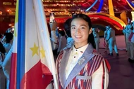 Cô gái cầm cờ Philippines gây chú ý ở SEA Games 33