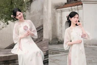 ‘Nữ hoàng nội y’ Ngọc Trinh xinh đẹp, trong veo trong tà áo dài