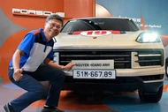 Không chỉ có ngoại hình nổi bật, chiếc Cayenne mới còn sở hữu biển số sảnh tiến 51M-667.89. Theo dữ liệu từ trang đấu giá biển số trực tuyến vpa.com.vn, biển số này đã được chốt thành công ở mức 550 triệu đồng.