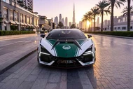 Lamborghini Revuelto độ cực hiếm của Mansory tặng cảnh sát Dubai 