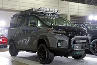 Ngắm MPV Toyota Alphard độ siêu hầm hố theo phong cách Land Cruiser