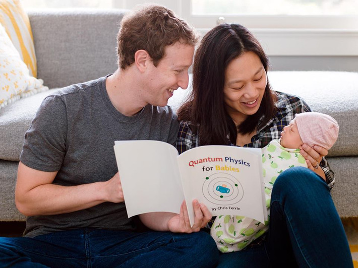 Chia sẻ trên trang cá nhân, Mark cho biết anh rất thích đọc sách cho con gái nghe.