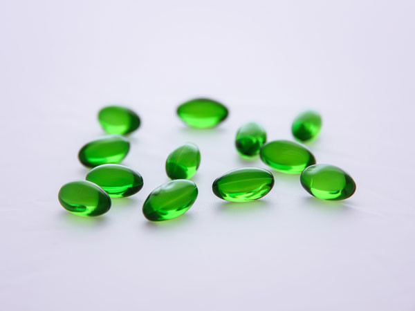 Công thức 5: Một muỗng canh gel nha đam và tinh dầu của một viên vitamin E. Bạn nên dùng hỗn hợp này để mát xa nhẹ nhàng trong 20 phút. Cách này không chỉ giúp các nếp nhăn được giãn ra mà còn giúp da bạn rạng rỡ hơn.
