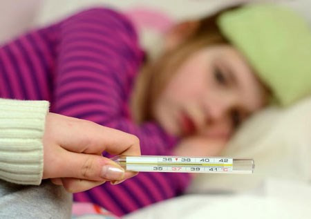 Trẻ em là đối tượng dễ mắc sốt virus nhất do hệ miễn dịch kém. Nếu có biểu hiện của bệnh, phụ huynh nên đưa bé đến các cơ sở y tế để thăm khám và xét nghiệm để được cho thuốc, truyền nước.