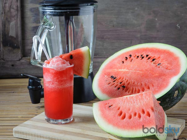 Dưa hấu là loại quả chứa nhiều năng lượng nhưng ít calo rất tốt cho sức khỏe.
