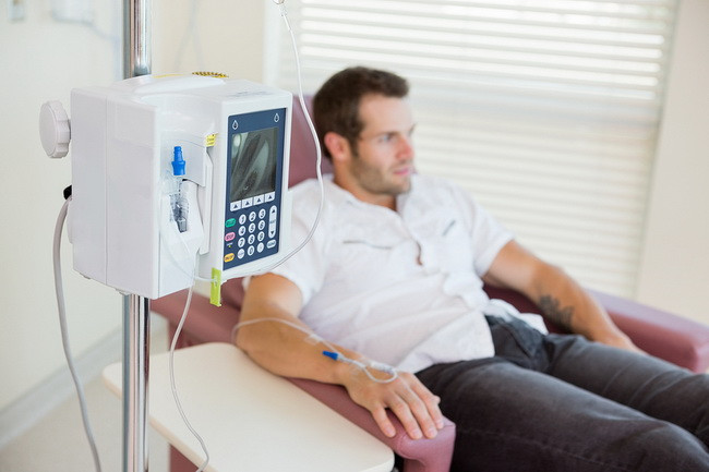 Ung thư tuyến tiền liệt: Nghiên cứu được công bố trên Tạp chí của Viện ung thư quốc gia Mỹ đã chỉ ra rằng, các loại rau củ thuộc chi hành bao hồm hành tây, hành tím, tỏi... có liên quan đến việc kiểm soát ung thư tuyến tiền liệt ở nam giới. Những người thường xuyên ăn những thực phẩm này có ít nguy cơ mắc ung thư tuyến tiền liệt hơn những người khác.