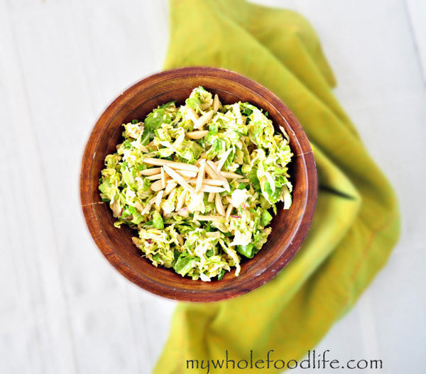 Salad cải Brussel: Món salad mùa hè này là sự kết hợp của bắp cải Brussel, hành tây đỏ và hạnh nhân cùng với các gia vị bao gồm nước cốt chanh, dầu ô liu, mật ong, mù tạt, bột hành tây, bột dong riềng và muối.