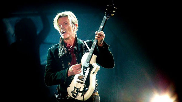 David Bowie, huyền thoại âm nhạc người Anh vừa qua đời vào ngày 11.1 sau 18 tháng chiến đấu với căn bệnh ung thư gan.