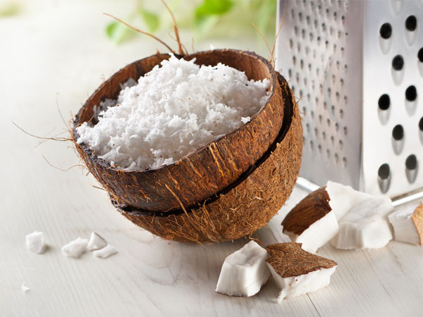 Dừa: Dừa nạo là một trong những thay thế tốt nhất cho đường. Mặc dù không thể thêm dừa nạo vào trà và cà phê nhưng bạn có thể dùng dừa nạo để thay thế cho đường trong nhiều món ngọt khác.